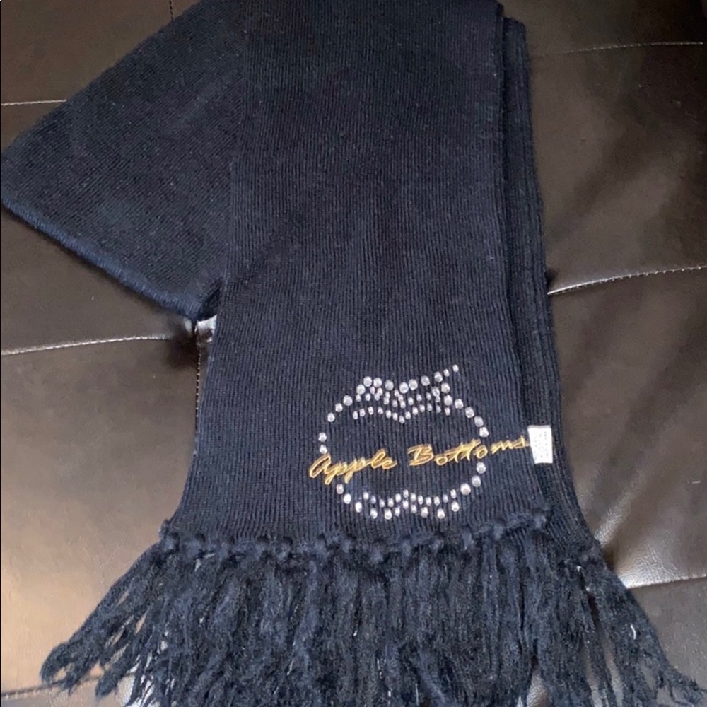 Women’s Apple Bottoms Scarf